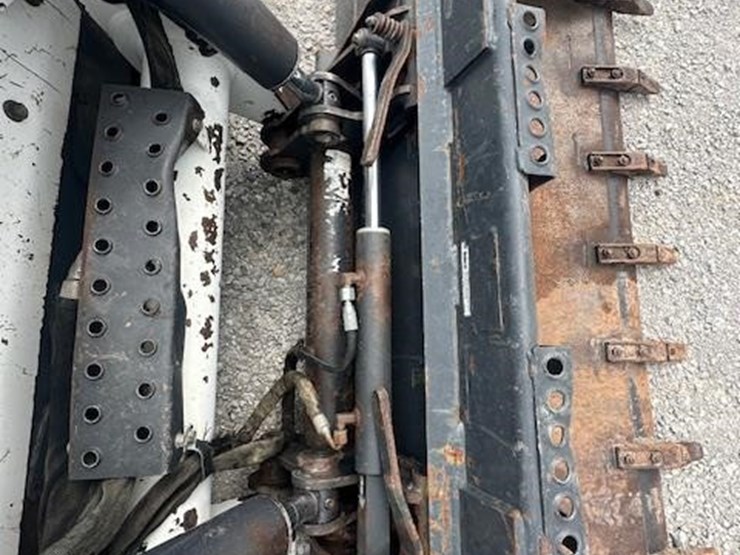 2008-bobcat-t300-image-15