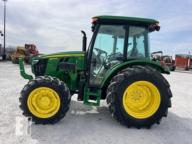 2023-john-deere-5075e-image-7
