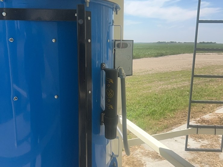 concept-7,500-bushel-hopper-bin,-fully-equipped-with-bin-fan-with-agi-grainguard-10-hp-three-phase-electric-motor.-image-38