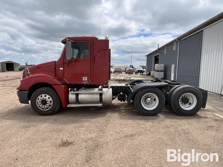 2007-freightliner-columbia-112-image-8