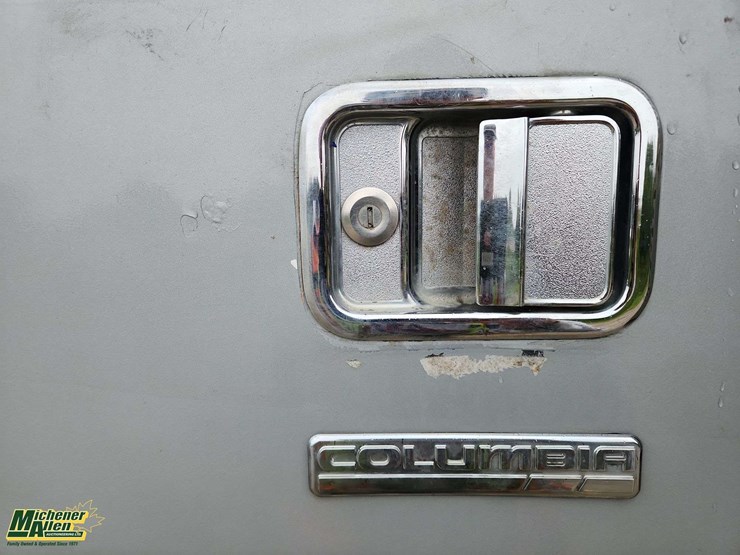 2006-freightliner-columbia-120-image-42