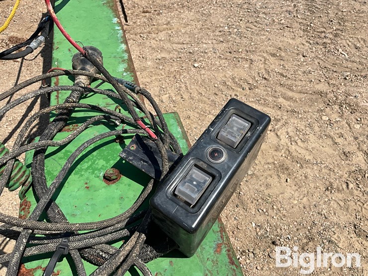 john-deere-300-image-17