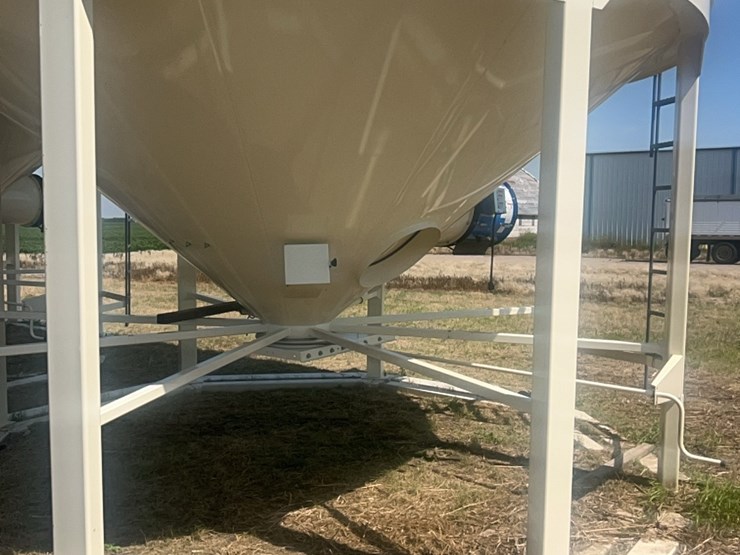 concept-5,000-bushel-hopper-bin,-fully-equipped-with-agi-grainguard-bin-fan-with-7.5-hp-three-phase-electric-motor-image-28