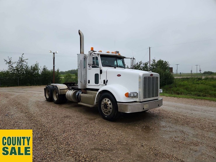 2012-peterbilt-367-image-2