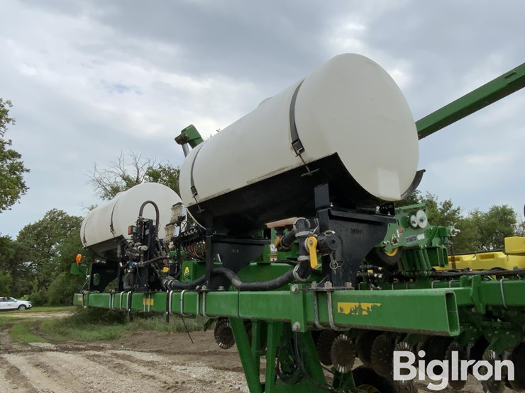2021-john-deere-1745-image-15