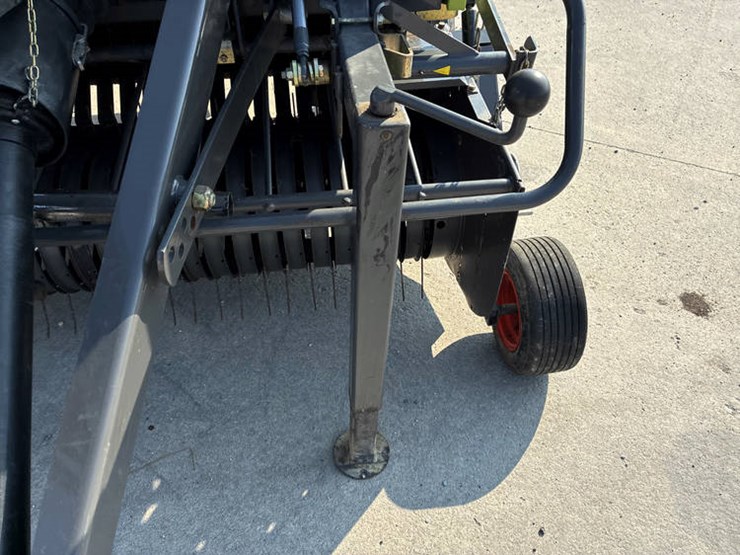claas-rollant-260-image-14