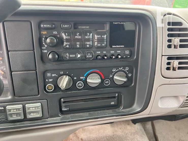 1999-chevrolet-suburban-image-51