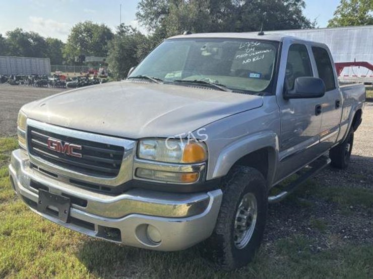 2004-gmc-sierra-2500-image-1