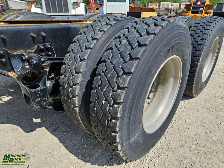 2010-kenworth-t800-image-26