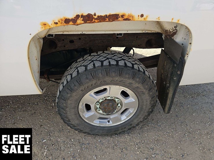 2012-chevrolet-silverado-2500hd-image-25
