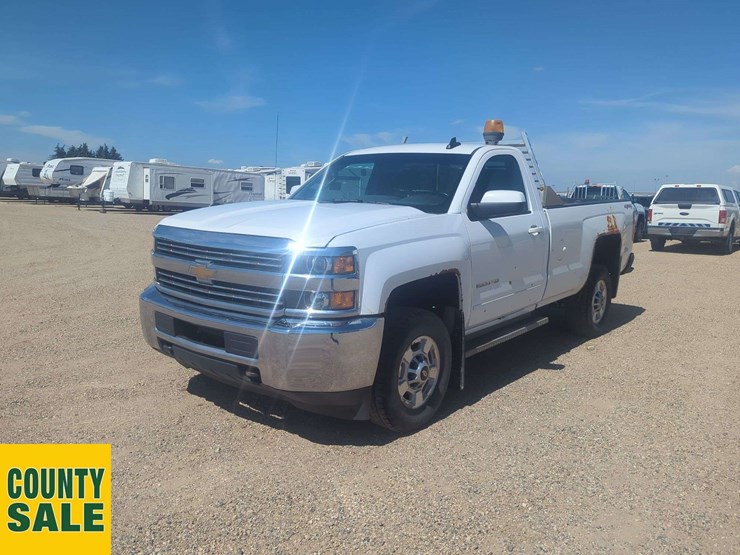 2015-chevrolet-silverado-2500hd-lt-image-15