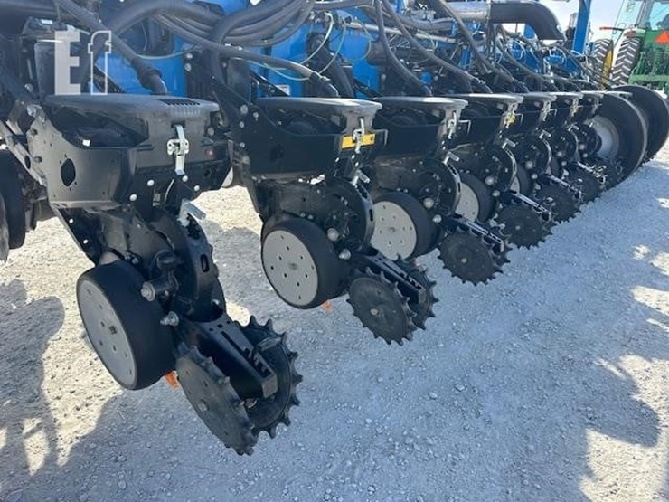 2014-kinze-4900-image-31