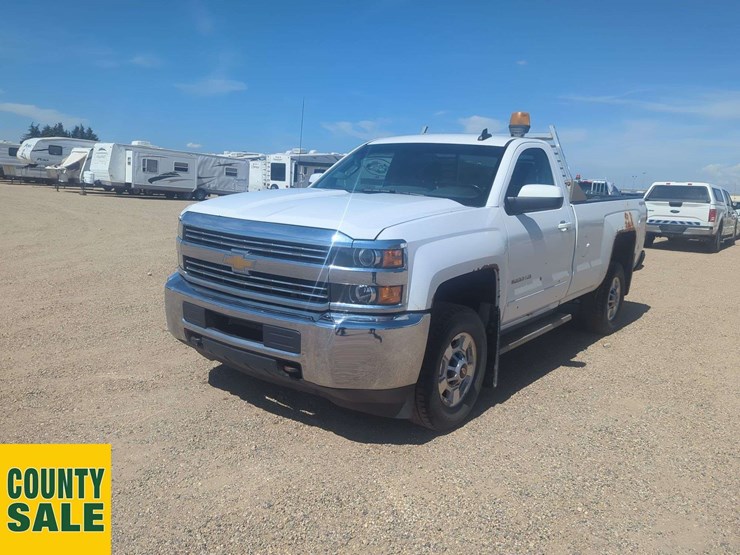 2015-chevrolet-silverado-2500hd-lt-image-18