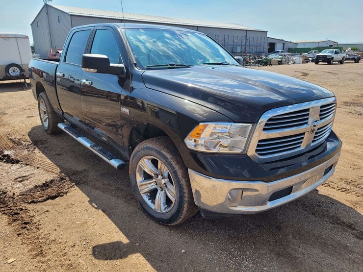 2014-ram-1500-slt-image-2