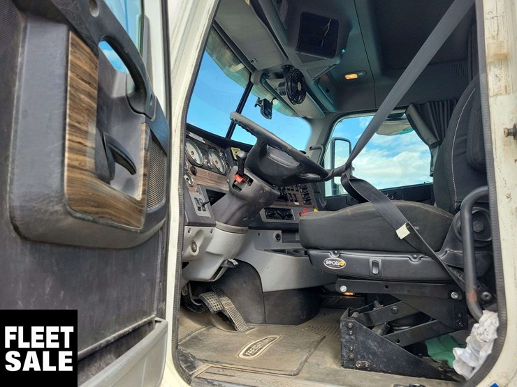 2015-freightliner-coronado-122-sd-image-4