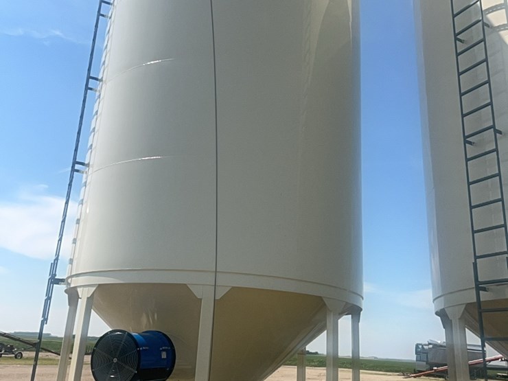 concept-5,000-bushel-hopper-bin,-fully-equipped-with-agi-grainguard-bin-fan-with-7.5-hp-three-phase-electric-motor-image-15