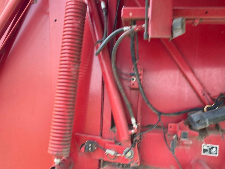 new-holland-br780-image-39