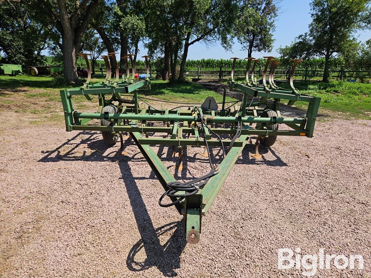 john-deere-1010-image-2