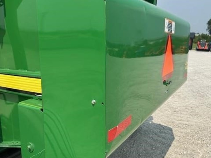 2009-john-deere-568-image-16