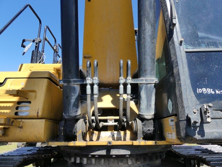 caterpillar-330fl-image-12