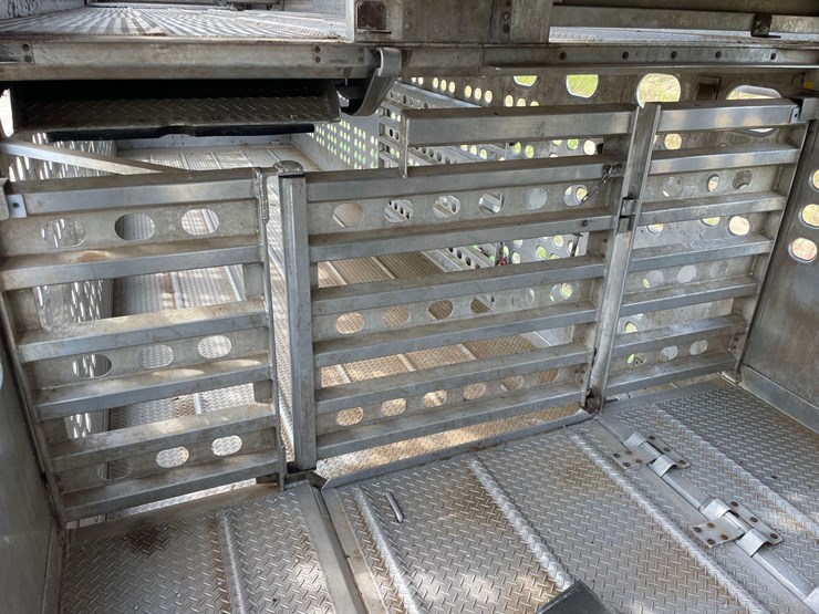 2021-eby-livestock-trailer-image-48