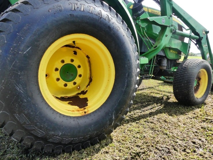 john-deere-4044m-image-7