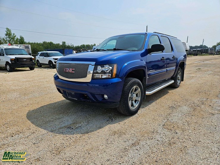 2008-chevrolet-suburban-image-1