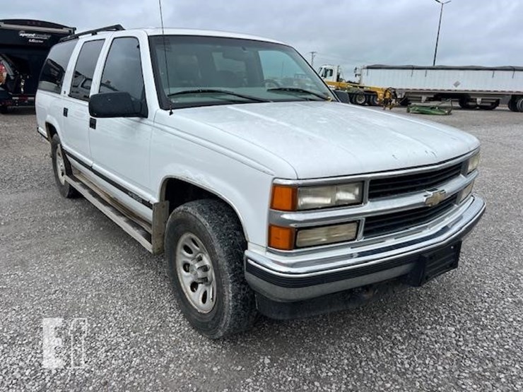1999-chevrolet-suburban-image-11