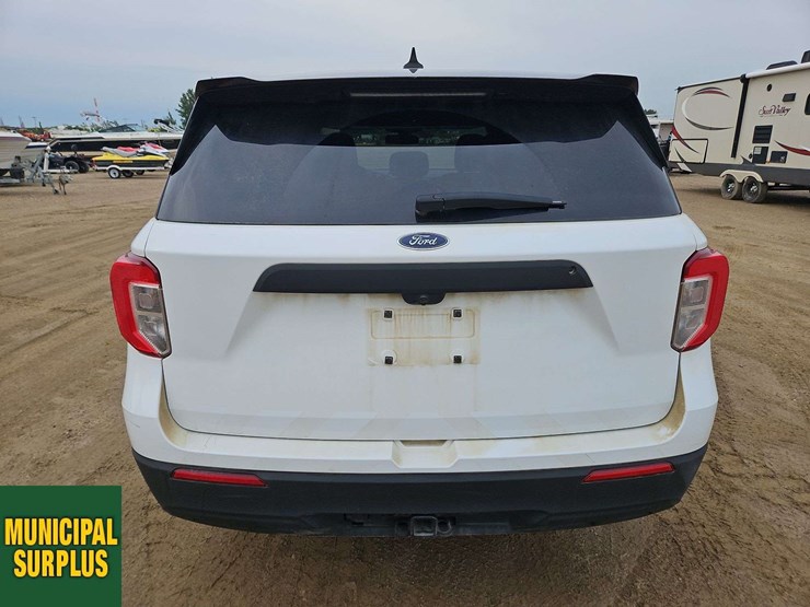 2020-ford-explorer-image-17
