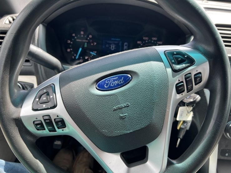 2014-ford-explorer-image-29