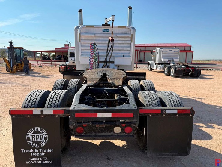 2013-peterbilt-388-image-3