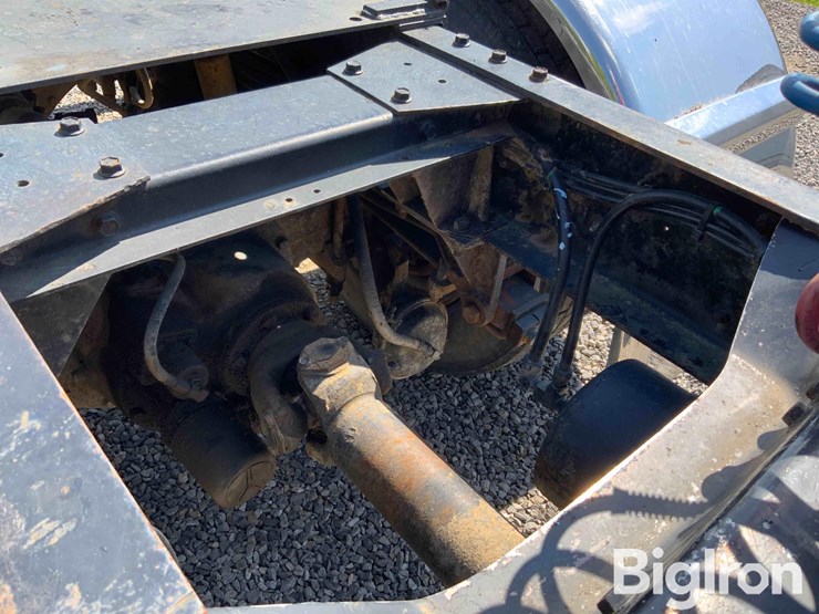 1985-freightliner-flc120-image-13