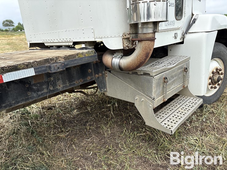 1989-freightliner-fld120-image-19
