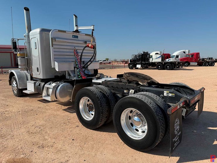 2013-peterbilt-388-image-6