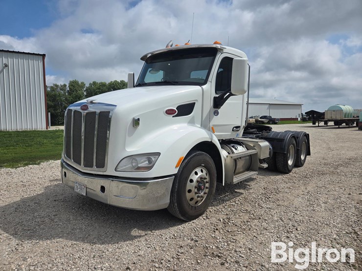 2018-peterbilt-579-image-1