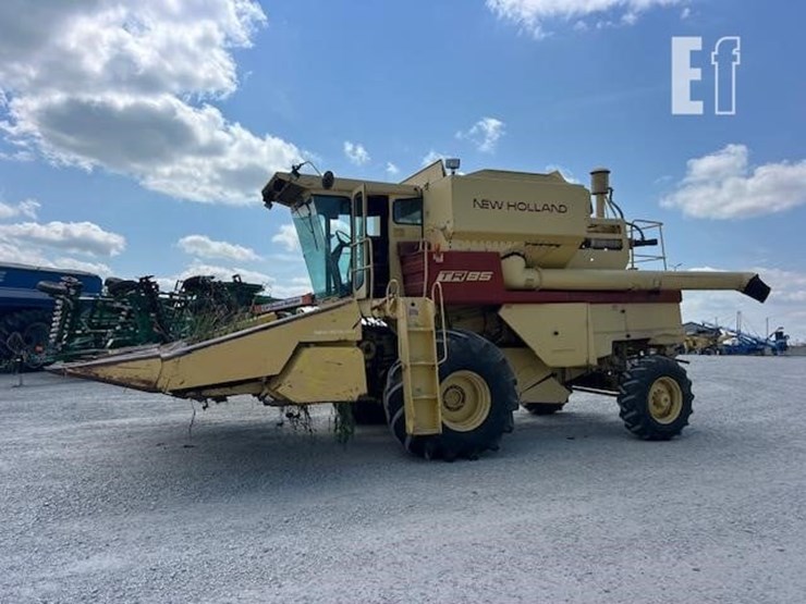 new-holland-tr85-image-2