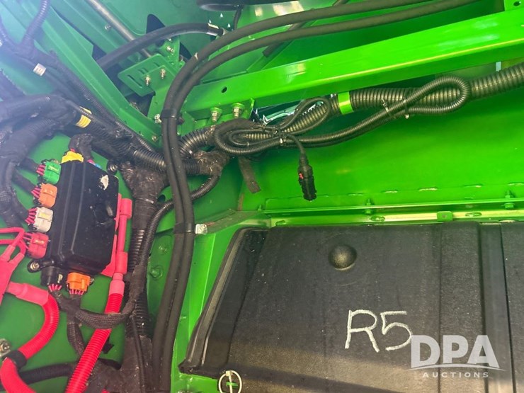 2013-john-deere-s670-image-51