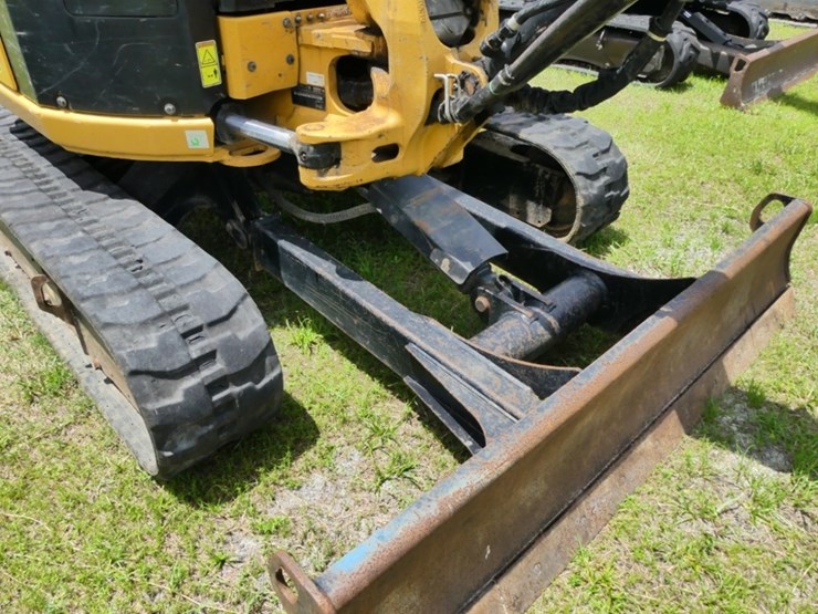 caterpillar-303.5-image-12