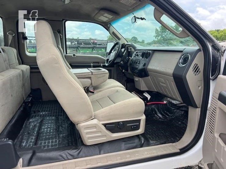 2008-ford-f550-image-21