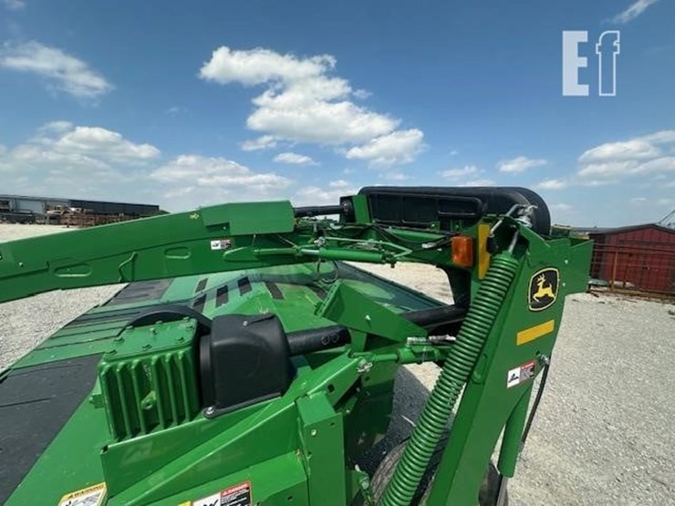2017-john-deere-835-image-12