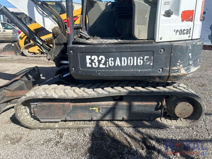 2016-bobcat-e32i-image-20