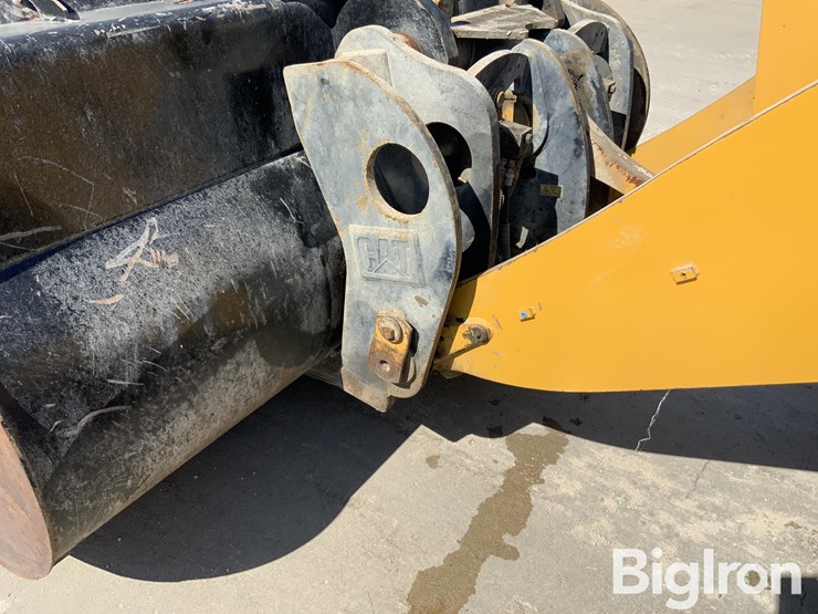 2014-caterpillar-950k-image-10