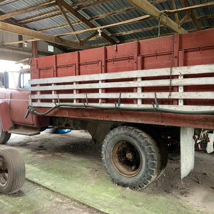 Ford single axle grain truck