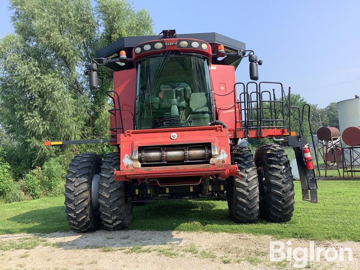 2010-case-ih-8120-image-2