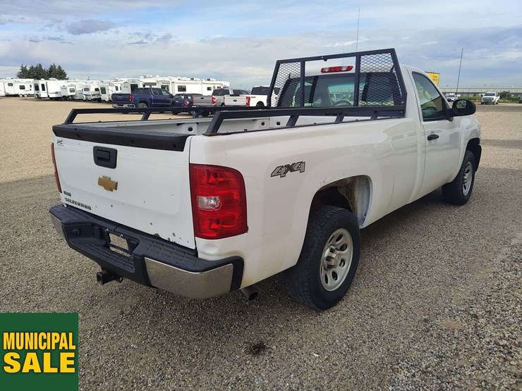 2011-chevrolet-silverado-1500-image-4