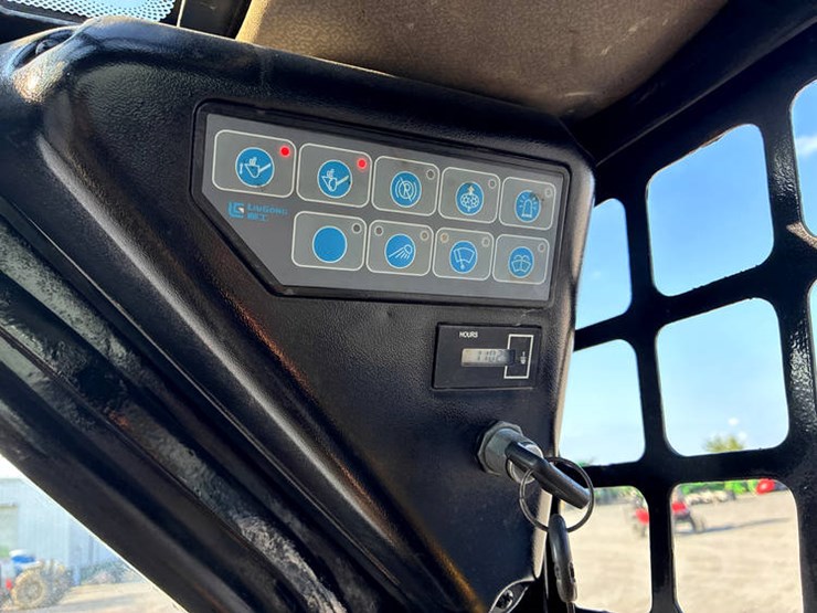 2019-caterpillar-246d-image-51