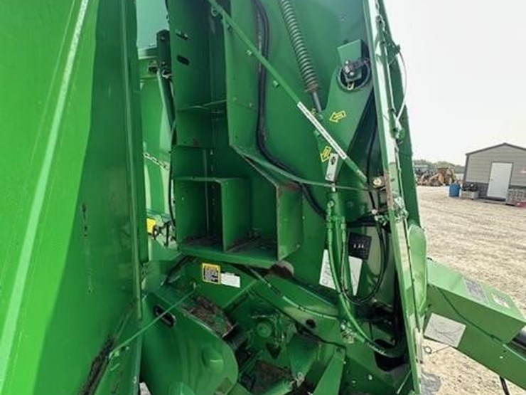 2009-john-deere-568-image-19