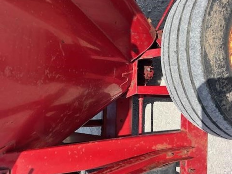 new-holland-353-image-21