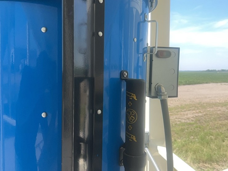 concept-7,500-bu.-hopper-bin,-equipped-with-bin-fan-with-3-phase-agi-grainguard-10-hp-electric-motor.-image-40