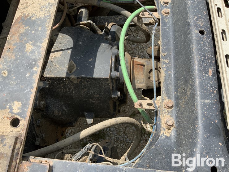 2000-freightliner-fld120-image-16